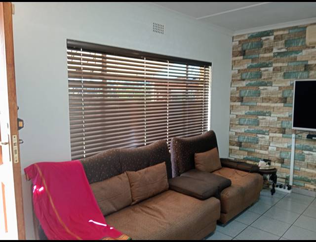 3 BEDROOM FREESTANDING FOR SALE IN BISLEY